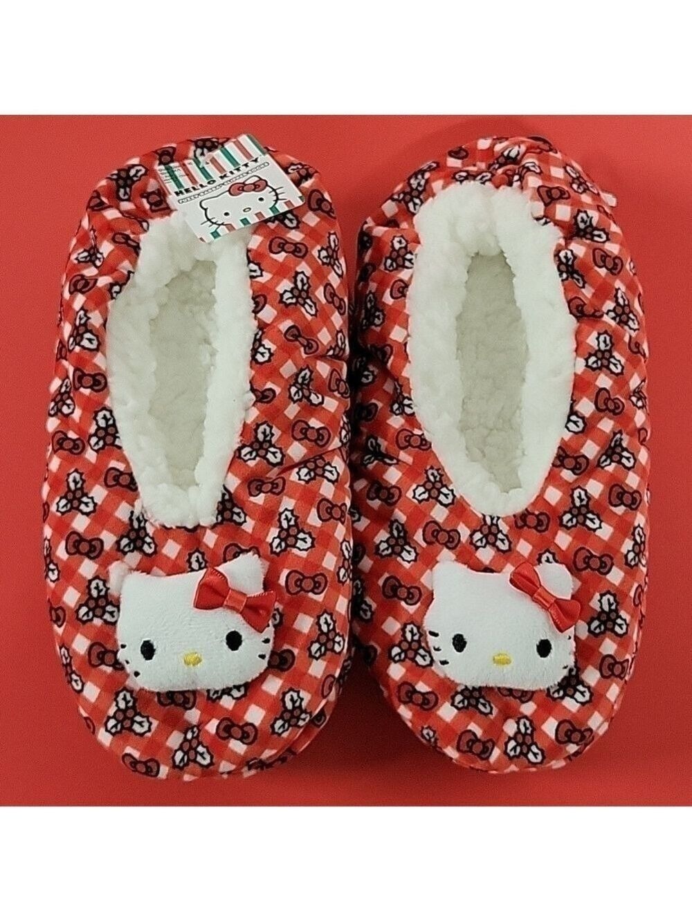 NWT Hello Kitty, Fuzzy Babba Slipper Socks, Size S/M, Fits Shoe Size 5.5 - 7.5